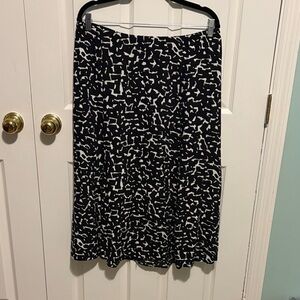 🐥Briggs New York Abstract Black and White Midi Skirt